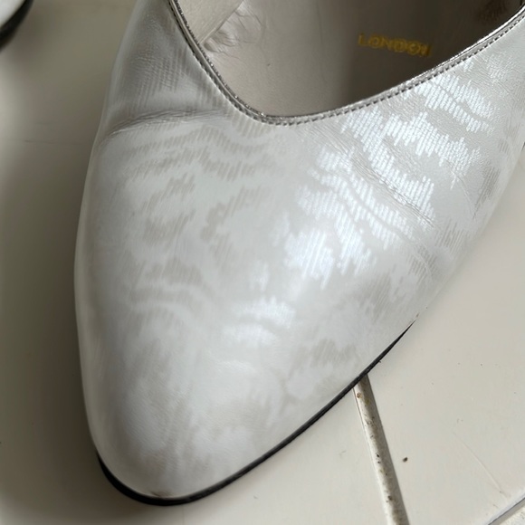 Vintage Gina London Pumps White with pearl effects, equivalent to 6 U.S - Picture 3 of 9